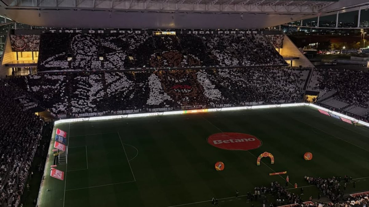 Torcida do Corinthians fez mosaico na final da Copa do Brasil (foto: Alexandre Kocinas / Corinthians)