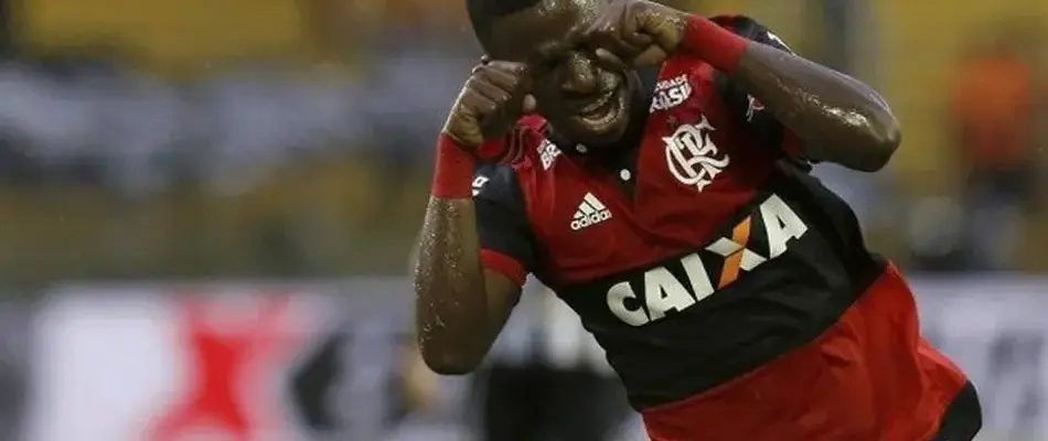 ‘Os 45 milhões de euros de Vini Jr. criaram um monstro’, diz jornal espanhol sobre o Flamengo