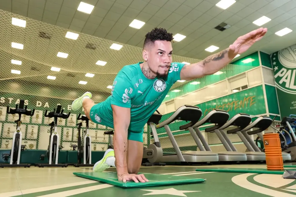 Paulinho tem 'excelente evolução', mas não tem data para voltar a jogar pelo Palmeiras (Foto: Fabio Menotti/Palmeiras)