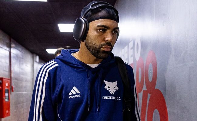 Playlist de Gabigol no Spotify tem música de jogador da Série A no topo