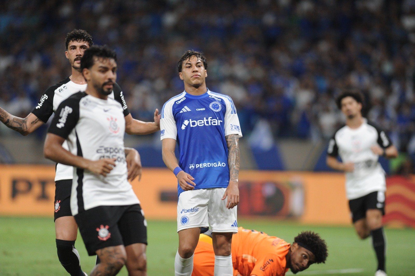 Lance do jogo entre Cruzeiro e Corinthians pela Copa do Brasil (foto: Alexandre Guzanshe/EM/D.A Press)
