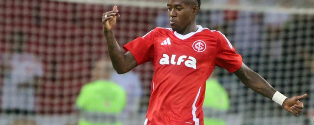 Próximo do Cruzeiro, Vitão está no radar de Tite há pelo menos sete anos