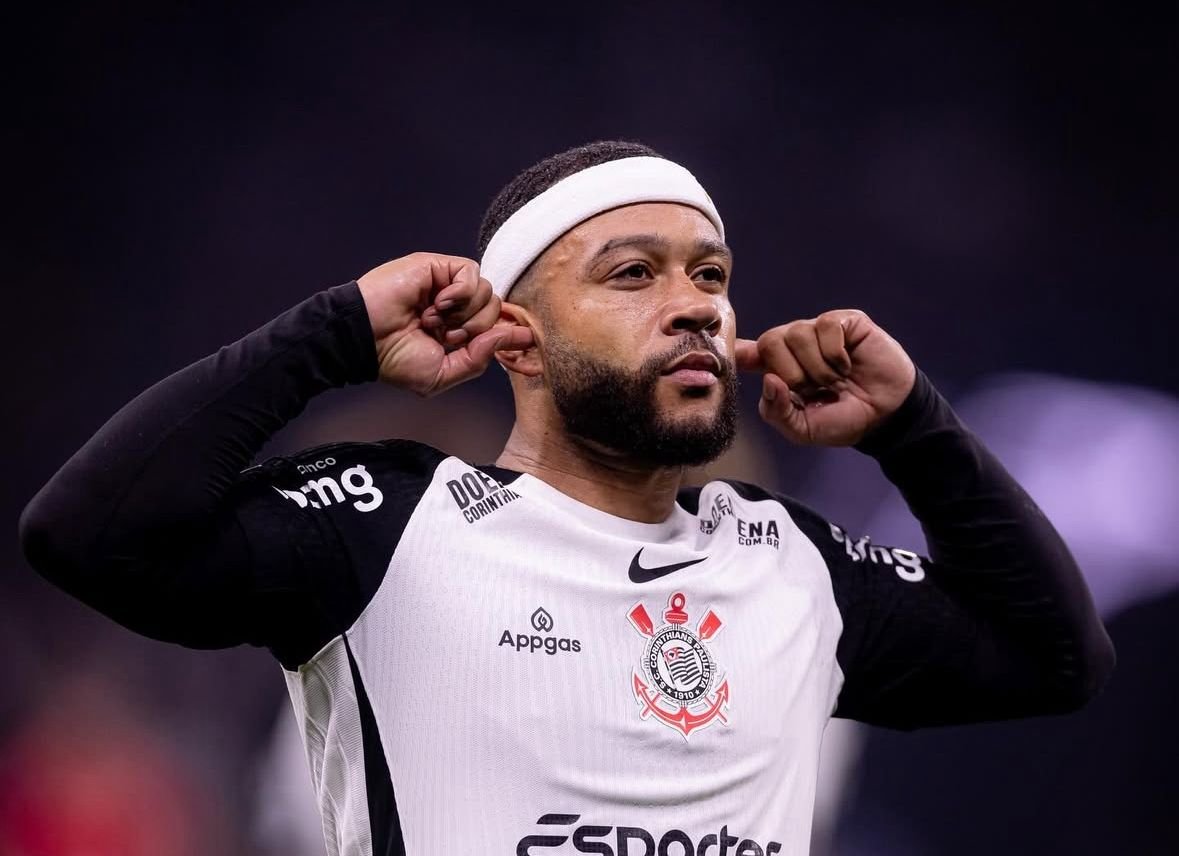 Memphis Depay comemorando (foto: Divulgação/Memphis Depay)