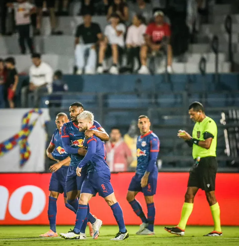 Bragantino bate Vitoria no Brasileirao 3