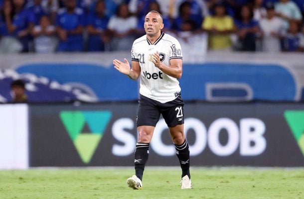 ‘Saída de Ancelotti nos deixou boquiabertos’, admite jogador do Botafogo