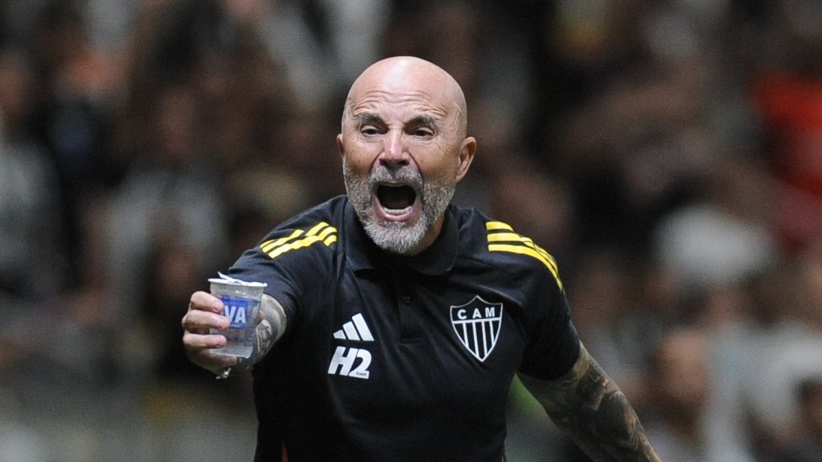 Sampaoli irritado durante jogo do Atlético (foto: Alexandre Guzanshe/EM/DA.Press)