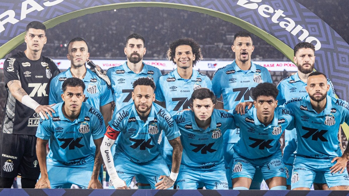 Jogadores do Santos antes de partida pelo Campeonato Brasileiro (foto: Raul Baretta/Santos - 9/11/2025)