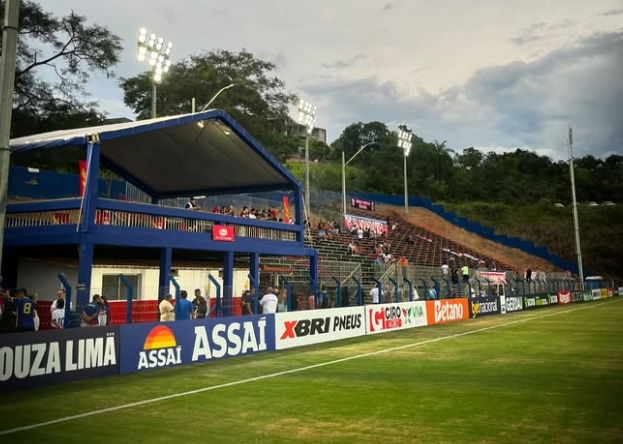 Arena Vera Cruz com arquibancadas vazias (foto: Divulgação/Betim)