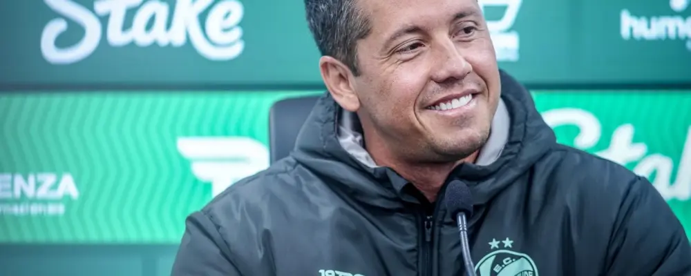 Sondado por outros clubes, Thiago Carpini comunica saída do Juventude ao final do BR