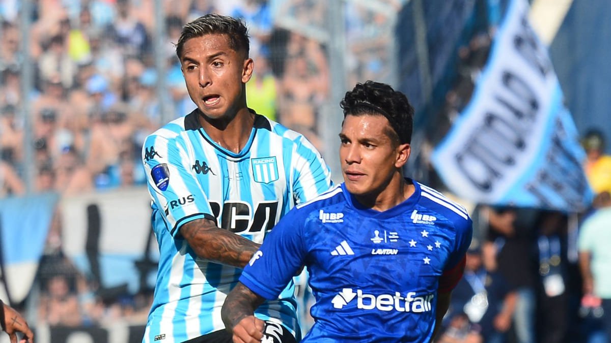 Agustín Almendra, meio-campista do Racing, durante final da Sul-Americana, em 2024, contra o Cruzeiro (foto: Daniel Duarte/AFP)
