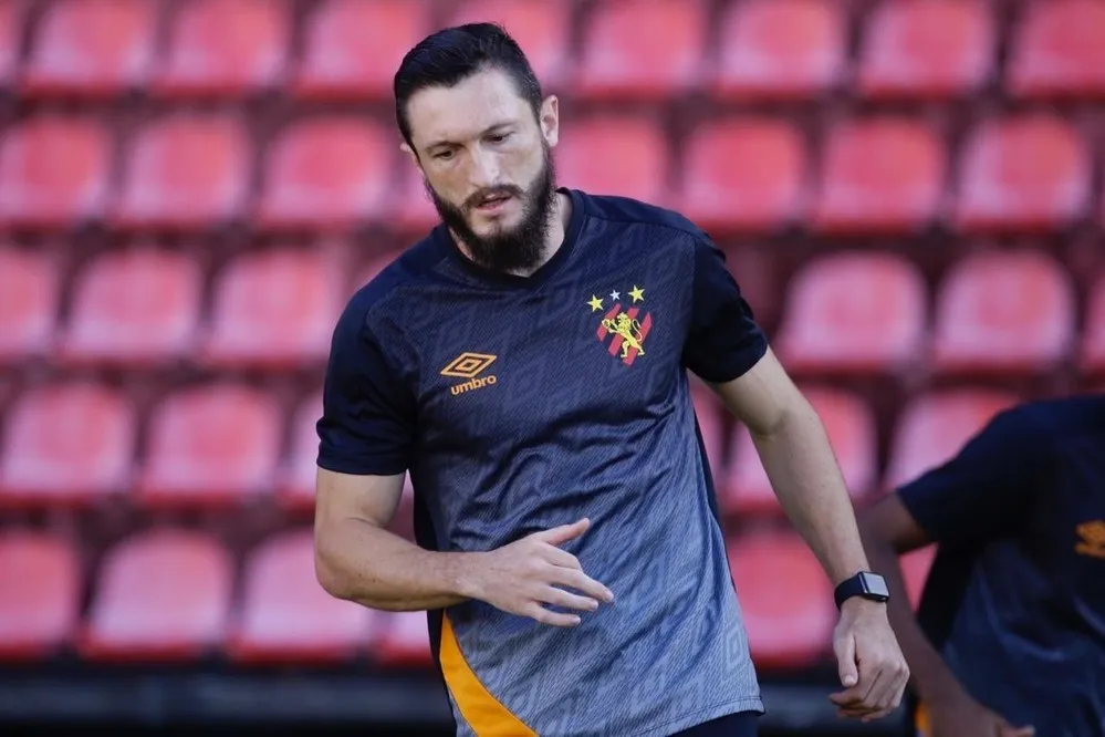 Sport é condenado e deve mais de R$ 8 milhões para ex-lateral (Foto: Anderson Stevens/Sport)