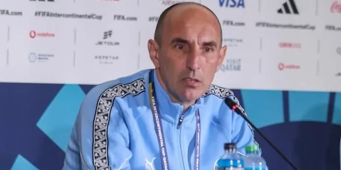 Técnico do Pyramids muda estilo e projeta jogo difícil com o Flamengo