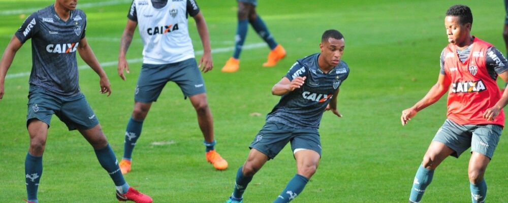 Time sem divisão contrata ex-atacante do Atlético que não faz gols desde 2015