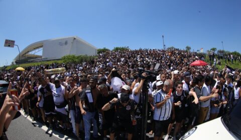 Torcedores do Corinthians passam mal, desmaiam e precisam de atendimento em festa