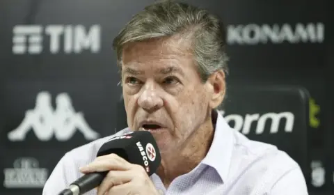 Torcedores do Vasco detonam ex-presidente em São Januário