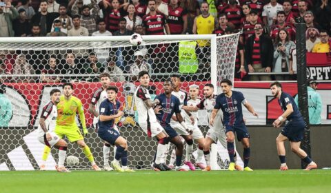 Torcedores reagem a falhas de Rossi em Flamengo x PSG