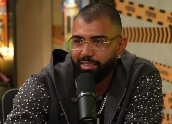 Gabigol, do Cruzeiro, em entrevista ao Podpah (foto: Reprodução/Podpah)