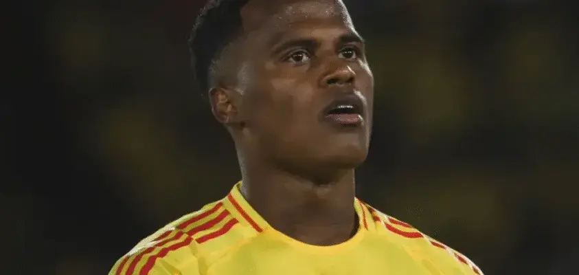 Vasco conversa com Arias, ex-Fluminense, e sonha com reforço de peso para 2026