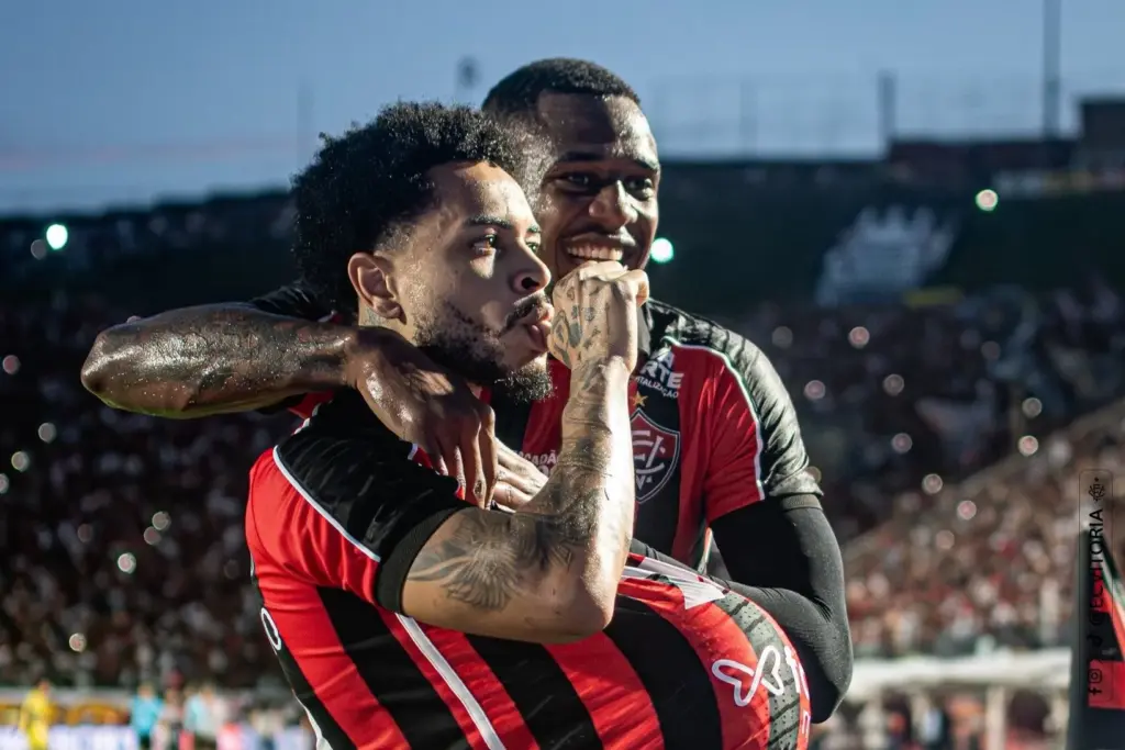 Vitória faz contas para se livrar rebaixamento na próxima rodada (Foto: Victor Ferreira/ECV)