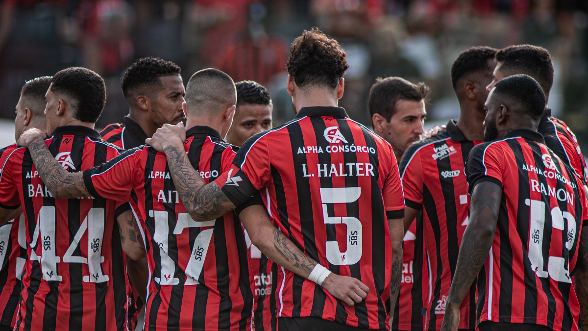 Jogadores do Vitória antes de partida pelo Campeonato Brasileiro (foto: Victor Ferreira/Vitória - 29/11/2025)