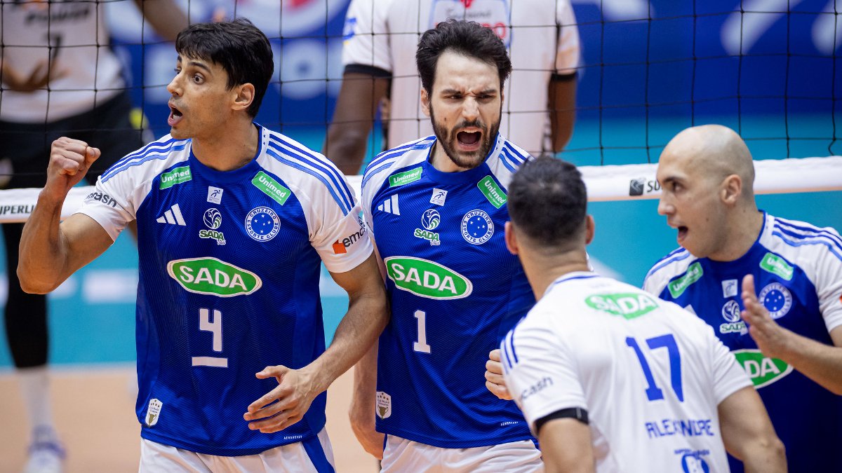 Cruzeiro comemora ponto contra o Praia Clube na Superliga Masculina de Vôlei (foto: Agência i7/Cruzeiro)