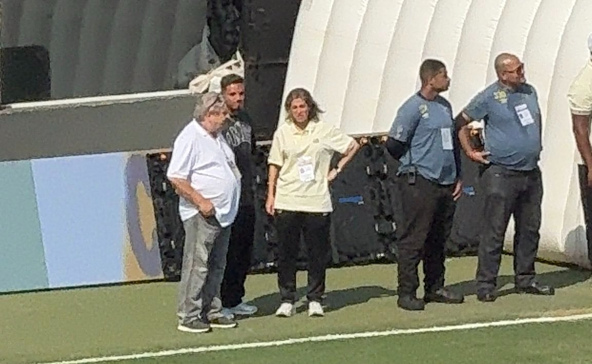 Gabriel Menino marcou presença na Vila Belmiro para jogo do Santos (foto: Divulgação/Gabriela Arantes)