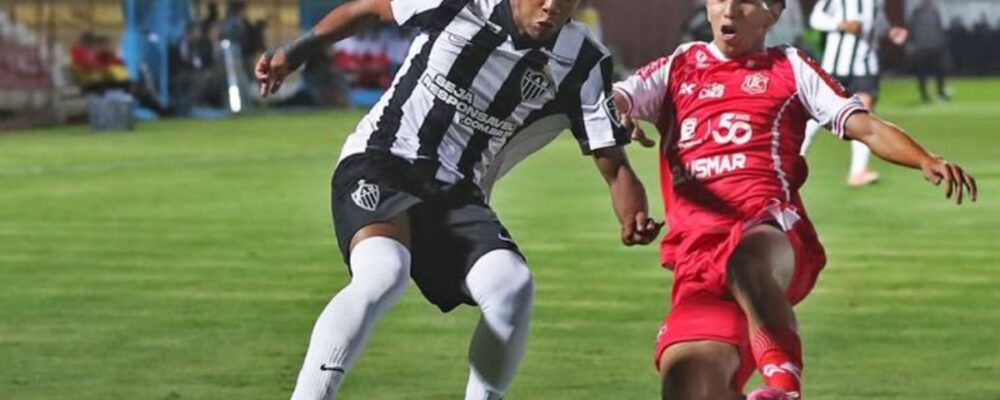 Atlético: Veneno é alvo de gritos homofóbicos em jogo da Copinha