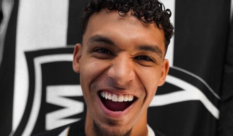 Atlético anuncia meia ex-Flamengo; veja tempo de contrato