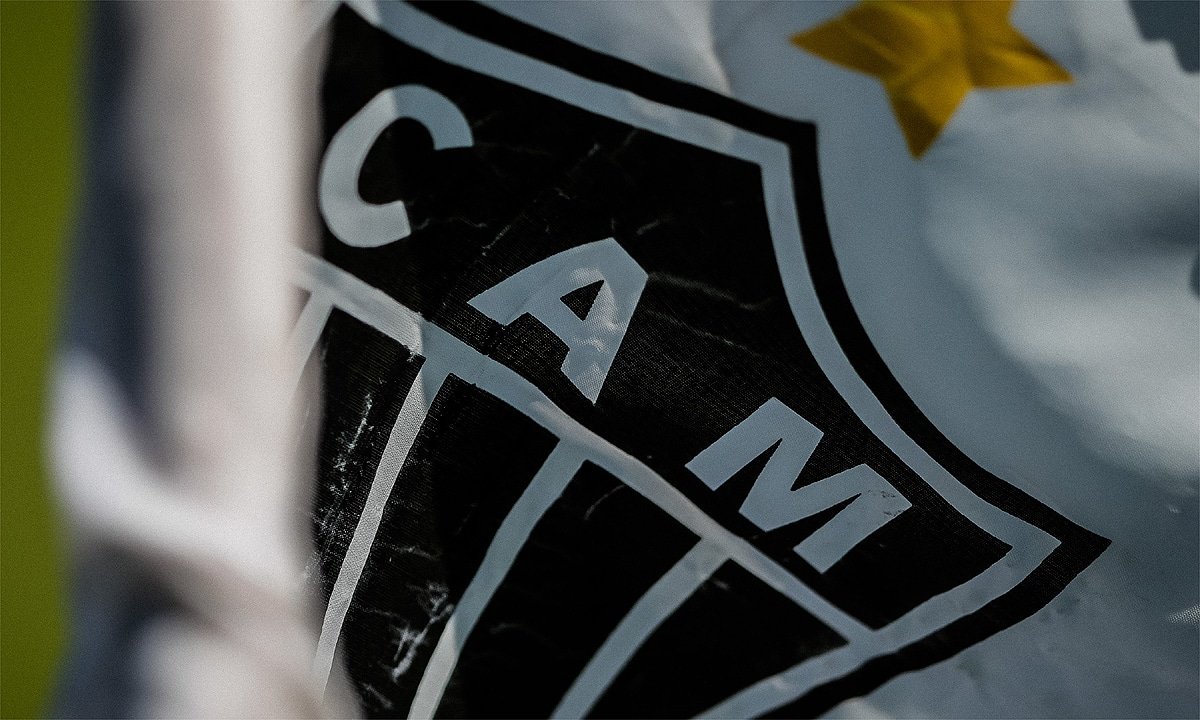 Bandeira do Atlético na Cidade do Galo (foto: BRUNO CANTINI / AGÊNCIA GALO / ATLÉTICO)