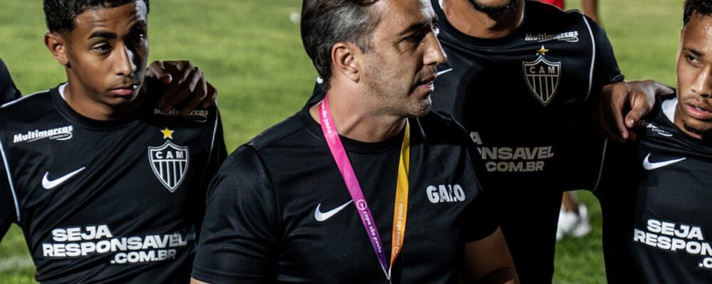 Atlético anuncia saída de Zago do time sub-20 e define novo técnico