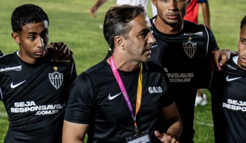 Atlético anuncia saída de Zago do time sub-20 e define novo técnico