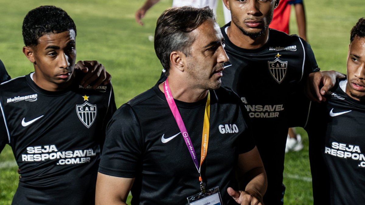 Leandro Zago, ex-técnico do sub-20 do Atlético (foto: Paulo Henrique França / Atlético)