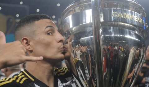 Atlético se despede de Arana e destaca passagem vitoriosa pelo clube