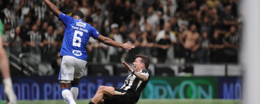Atlético x Cruzeiro: pênalti em Bernard? PC de Oliveira analisa