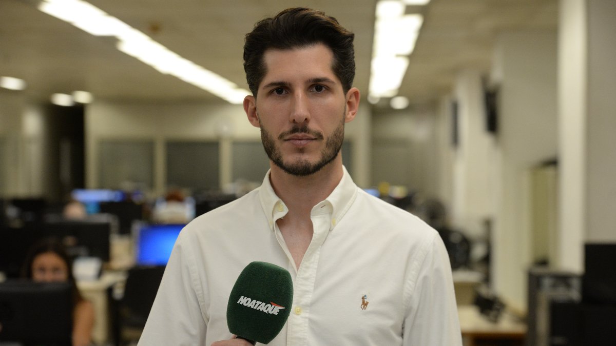 Ex-auxiliar do Cruzeiro, Diogo Dias com o microfone do No Ataque - (foto: Tulio Santos/EM/DA Press)