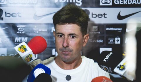 Auxiliar do Atlético sai em defesa de jogador: ‘Deveria receber carinho’