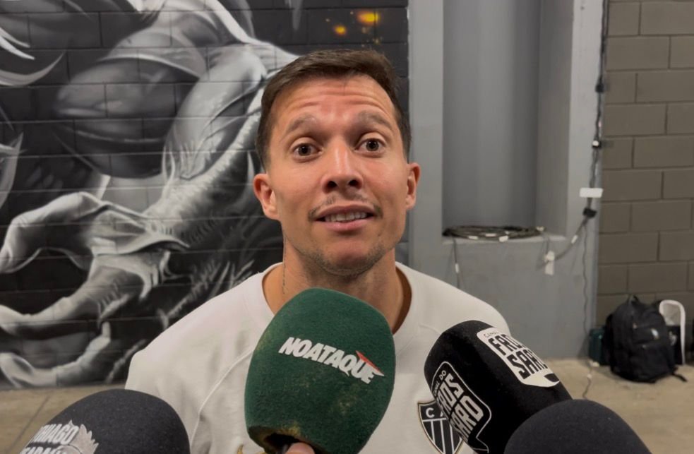 Bernard na zona mista da Arena MRV depois de empate entre Atlético e Palmeiras, pelo Campeonato Brasileiro de 2026 (foto: Lucas Bretas/No Ataque)