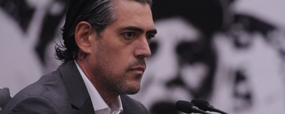 Bracks comenta pedidos de torcedores do Atlético por zagueiro: ‘Estamos atentos’