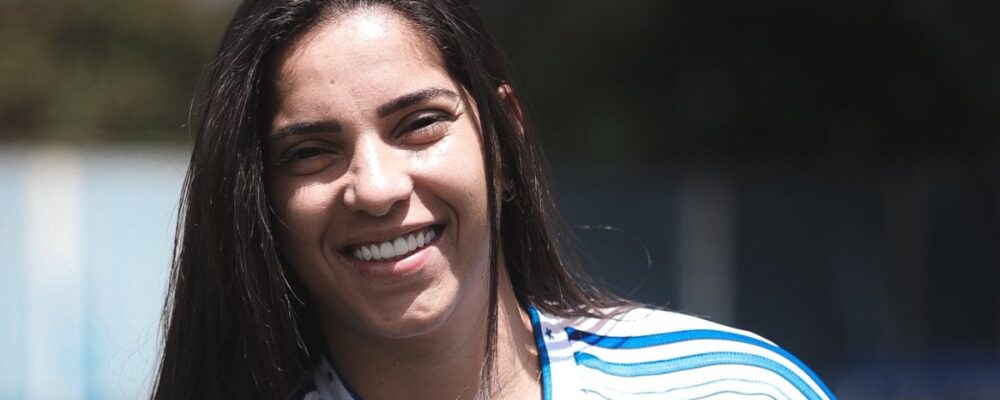 Campeã da Libertadores comemora acerto com Cruzeiro: ‘Time do meu pai’