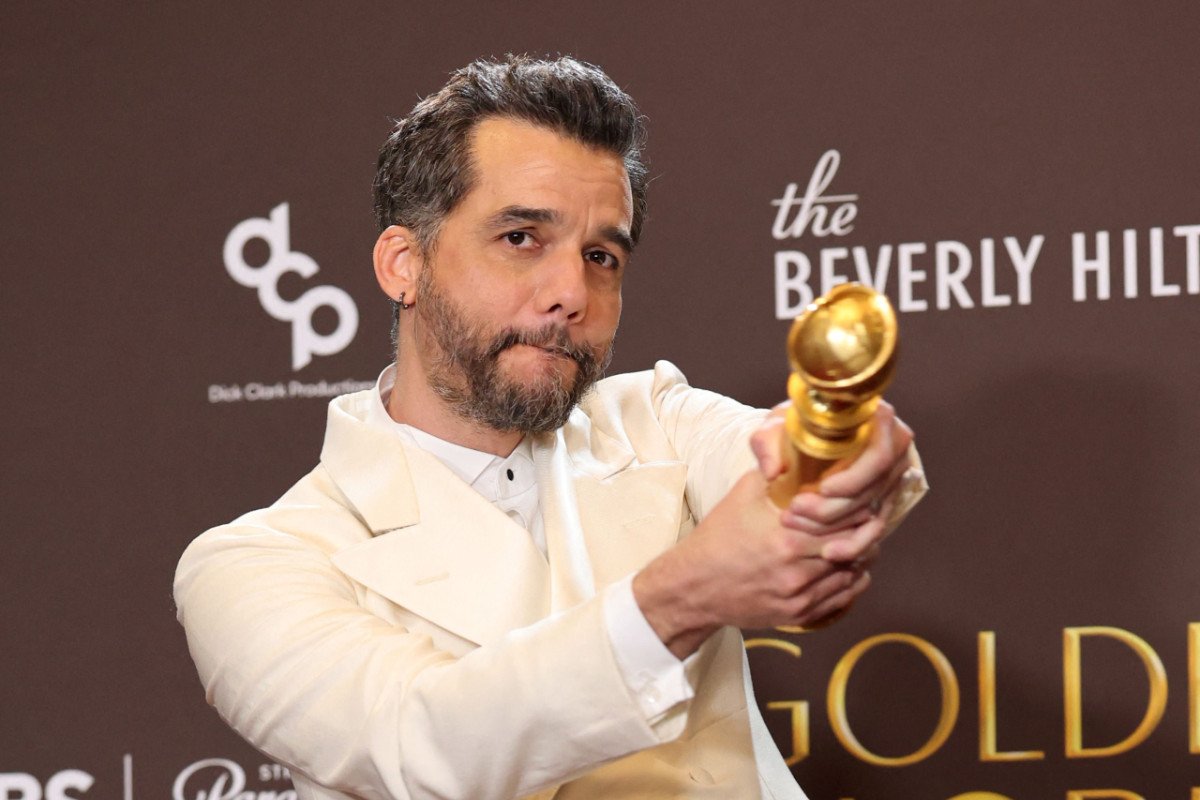 Wagner Moura comemora o Globo de Ouro (foto: AMY SUSSMAN/AFP)