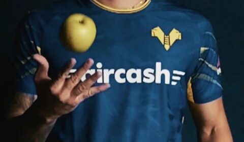 Clube europeu brinca com cientista histórico ao anunciar ex-Atlético