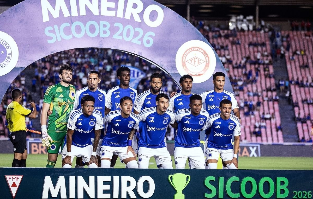Jogadores do Cruzeiro perfilados (foto: Gustavo Aleixo/Cruzeiro)