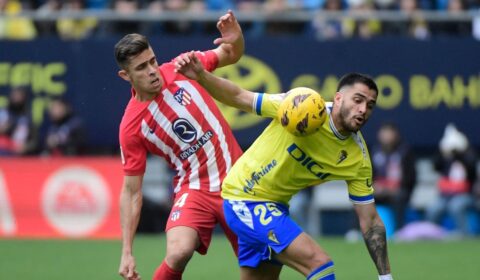 Corinthians anuncia contratação de ex-zagueiro do Arsenal e Atlético de Madrid