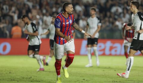 Corinthians leva virada do Bahia e começa Brasileirão com derrota