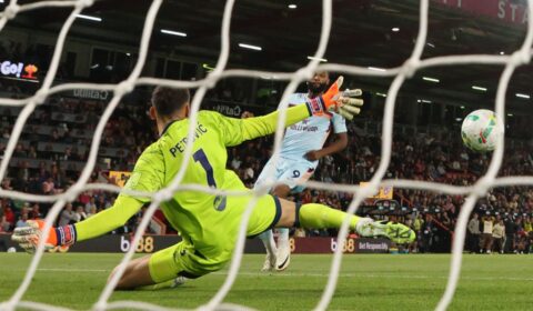 Cria do Cruzeiro se torna o brasileiro com mais gols em uma edição da Premier League