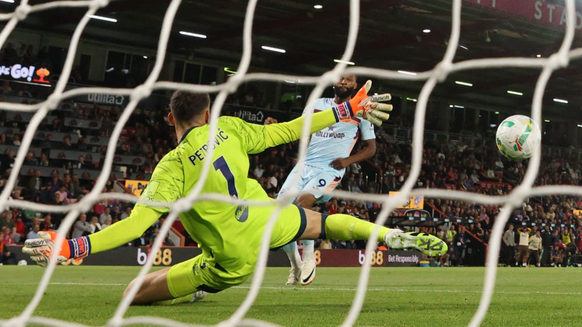 Igor Thiago, atacante do Brentford, da Inglaterra, é cria do Cruzeiro (foto: Adrian Dennis/AFP)