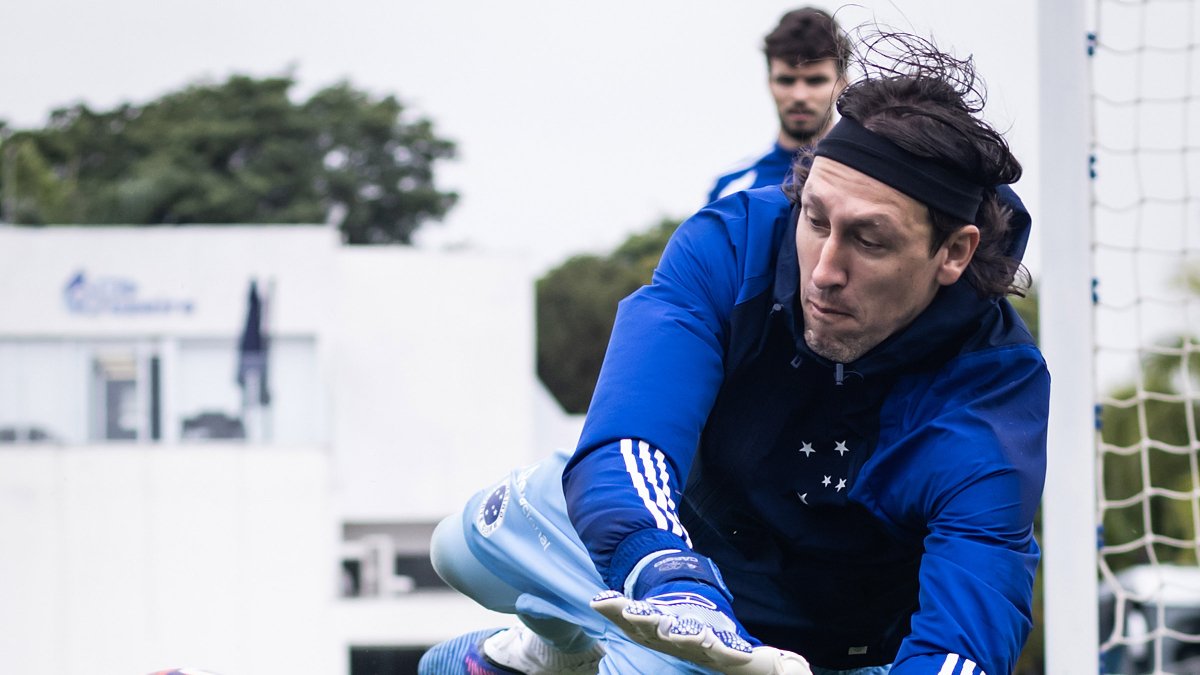 Cássio, goleiro do Cruzeiro, em treinamento na Toca da Raposa 2, em Belo Horizonte (foto: Gustavo Aleixo/Cruzeiro)