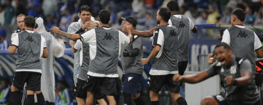 Cruzeiro conheceu a 2ª derrota para o Democrata em jogos no Mineirão