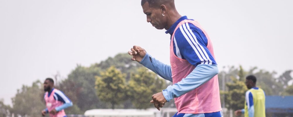 Cruzeiro: jogador comprado por R$ 36 milhões volta a ficar fora do banco e tende a sair