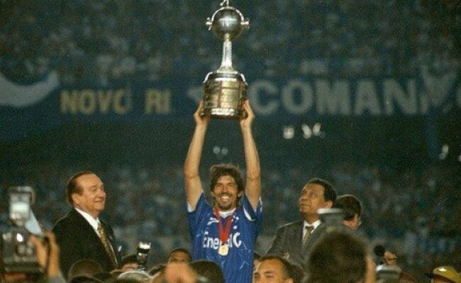 Cruzeiro pode ter amistoso internacional contra adversário da final de 1997
